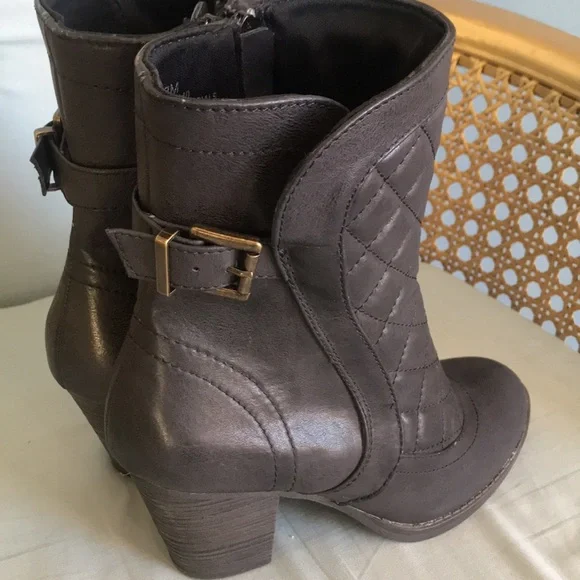 Arizona Jeans dark gray zip up block heel round toe quilted ankle booties size 7 - Picture 11 of 14